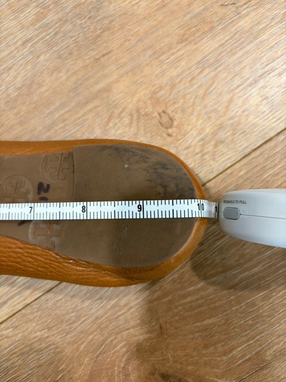 Tory Burch Reva Ballet Flats Tan Leather Gold Logo Size 7.5 - Picture 8 of 10